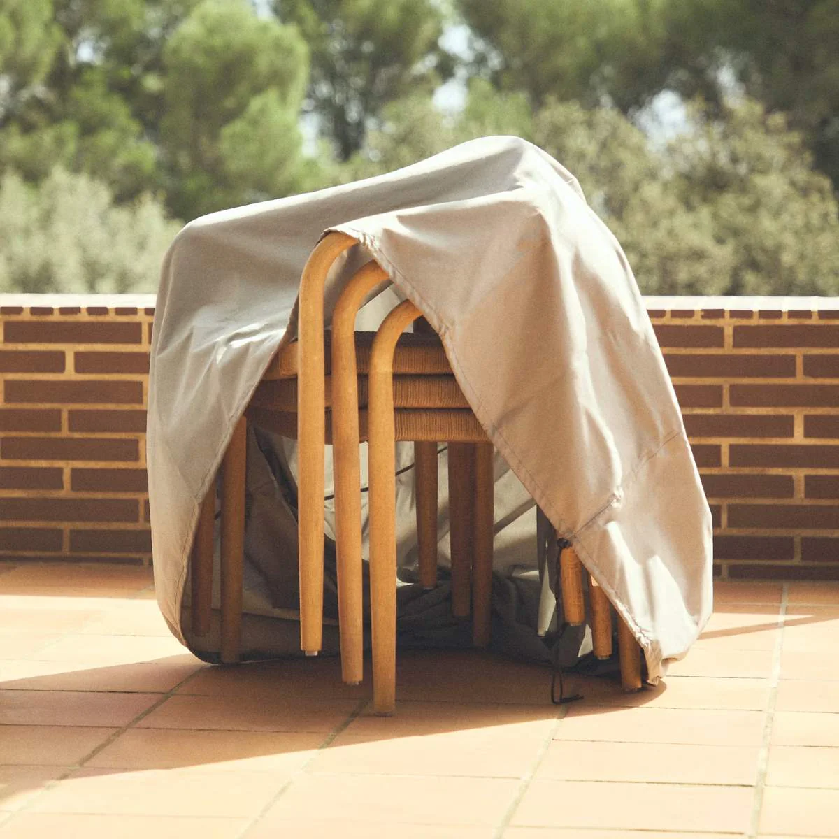 Kave Home Iria protective cover for outdoor furniture max. 70 x 75 cm - Image 7