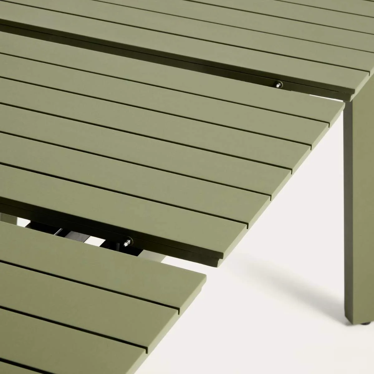Kave Home Izola extendable outdoor table in aluminium with green finish 185 (235) x 100cm - Image 7