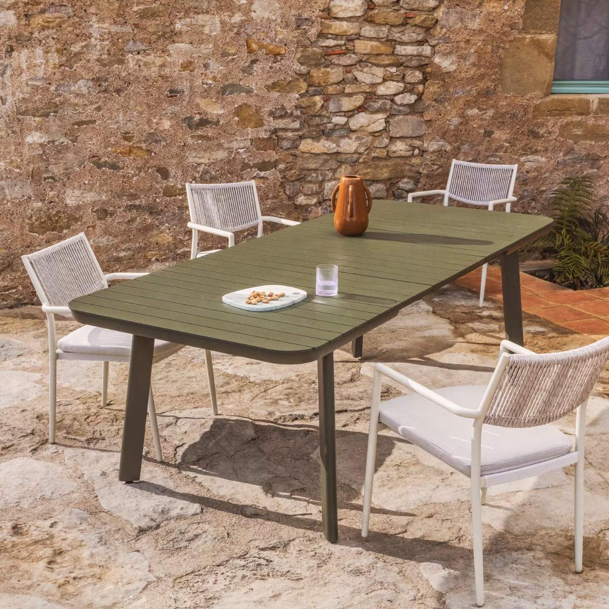 Kave Home Izola extendable outdoor table in aluminium with green finish 220 (280) x 100cm - Image 22