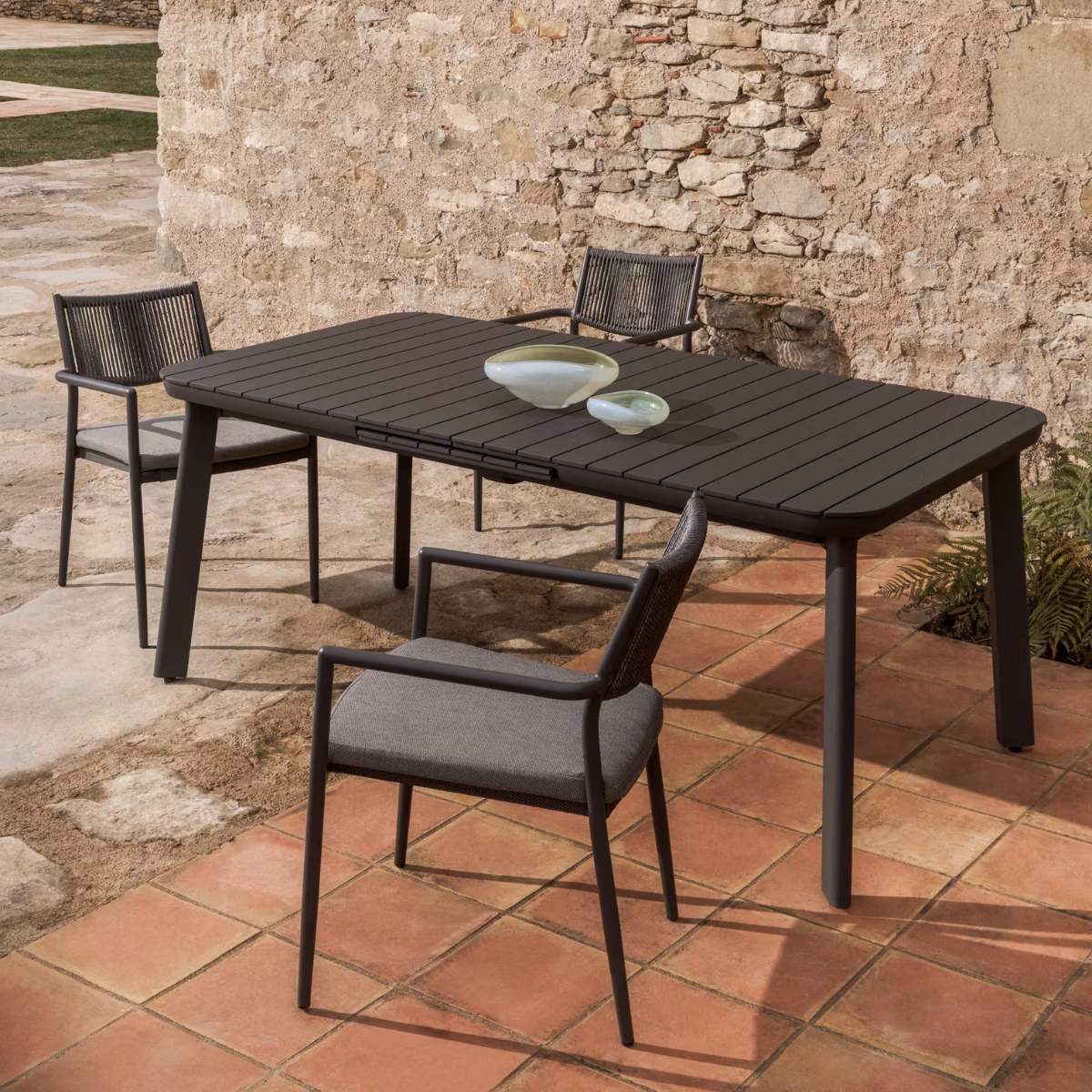 Kave Home Izola extendable outdoor table in aluminium with green finish 220 (280) x 100cm - Image 24
