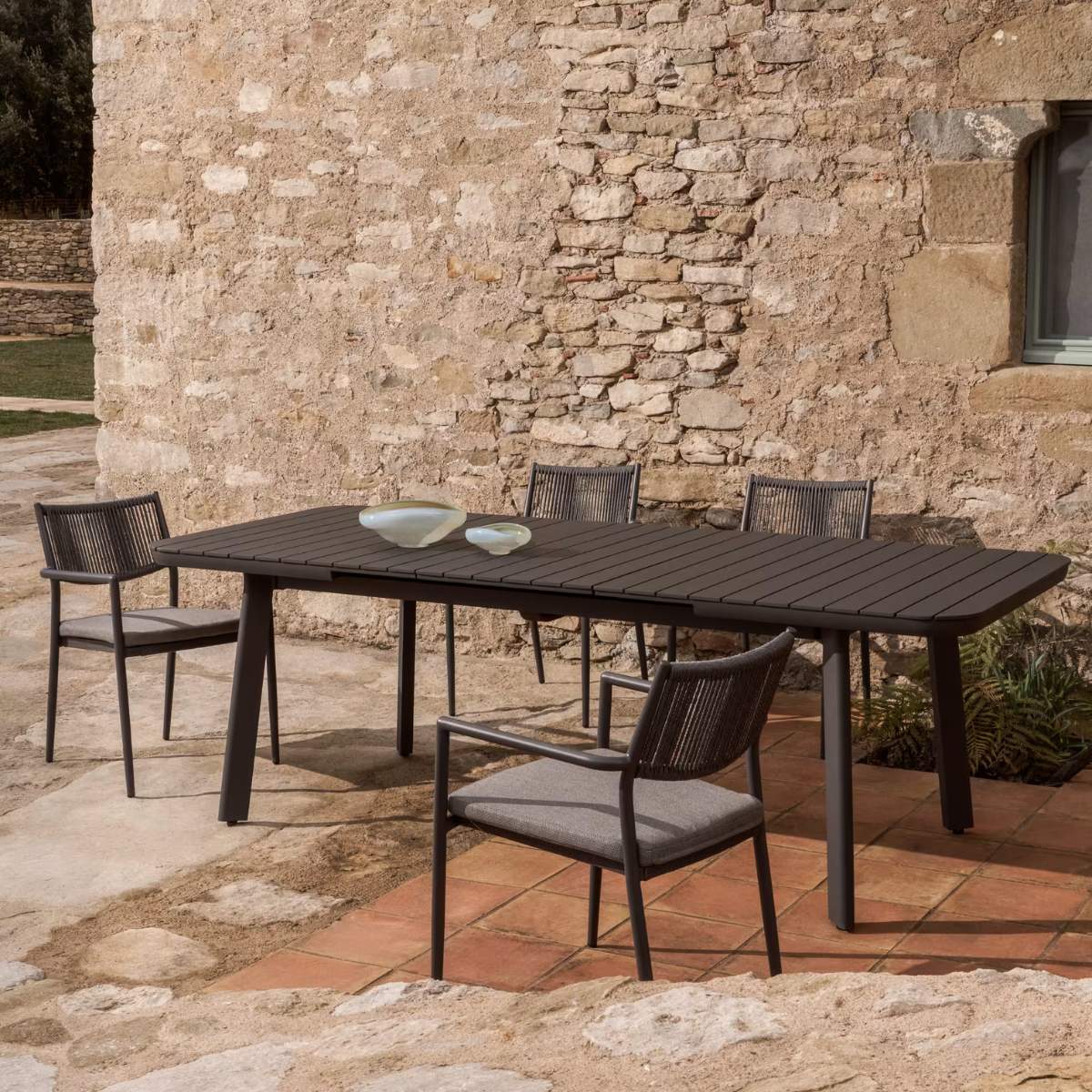 Kave Home Izola extendable outdoor table in aluminium with green finish 220 (280) x 100cm - Image 25