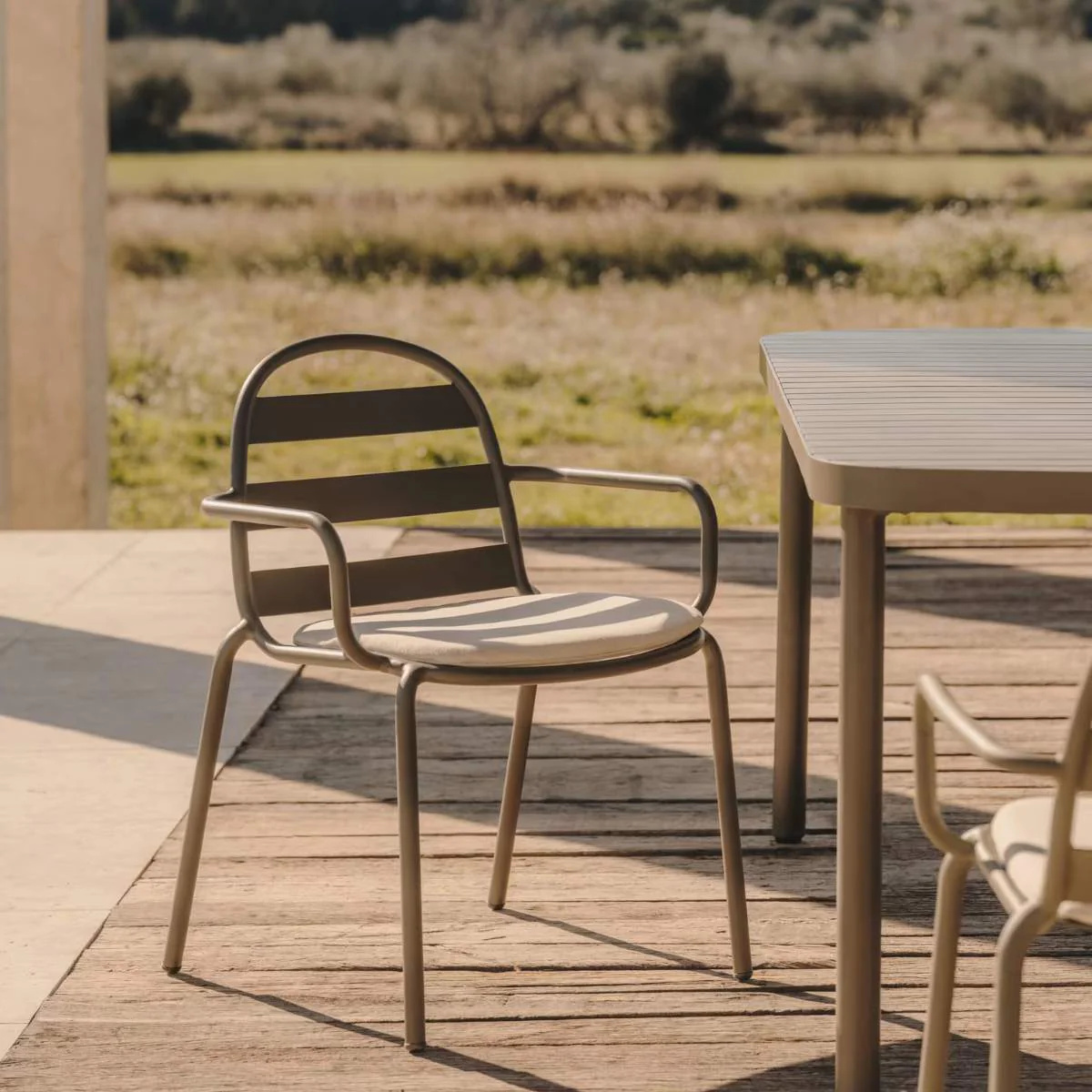 Kave Home Joncols stackable outdoor chair in aluminium with taupe painted finish - Image 21