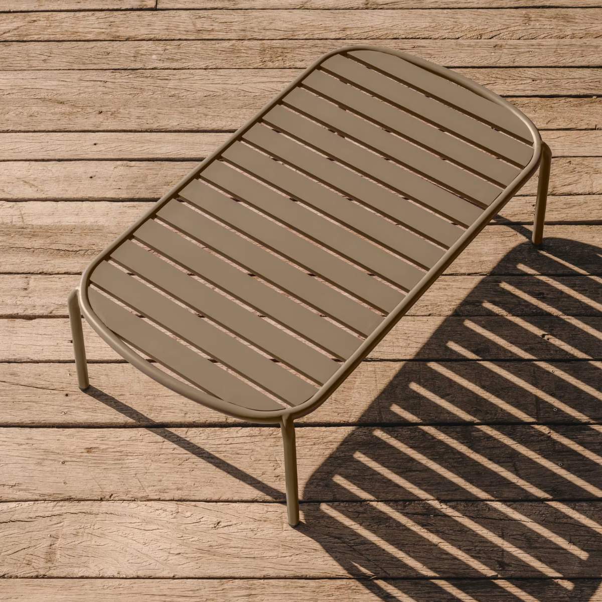 Kave Home Joncols outdoor coffee table in aluminium with taupe painted finish Ø 113 x 65cm - Image 18