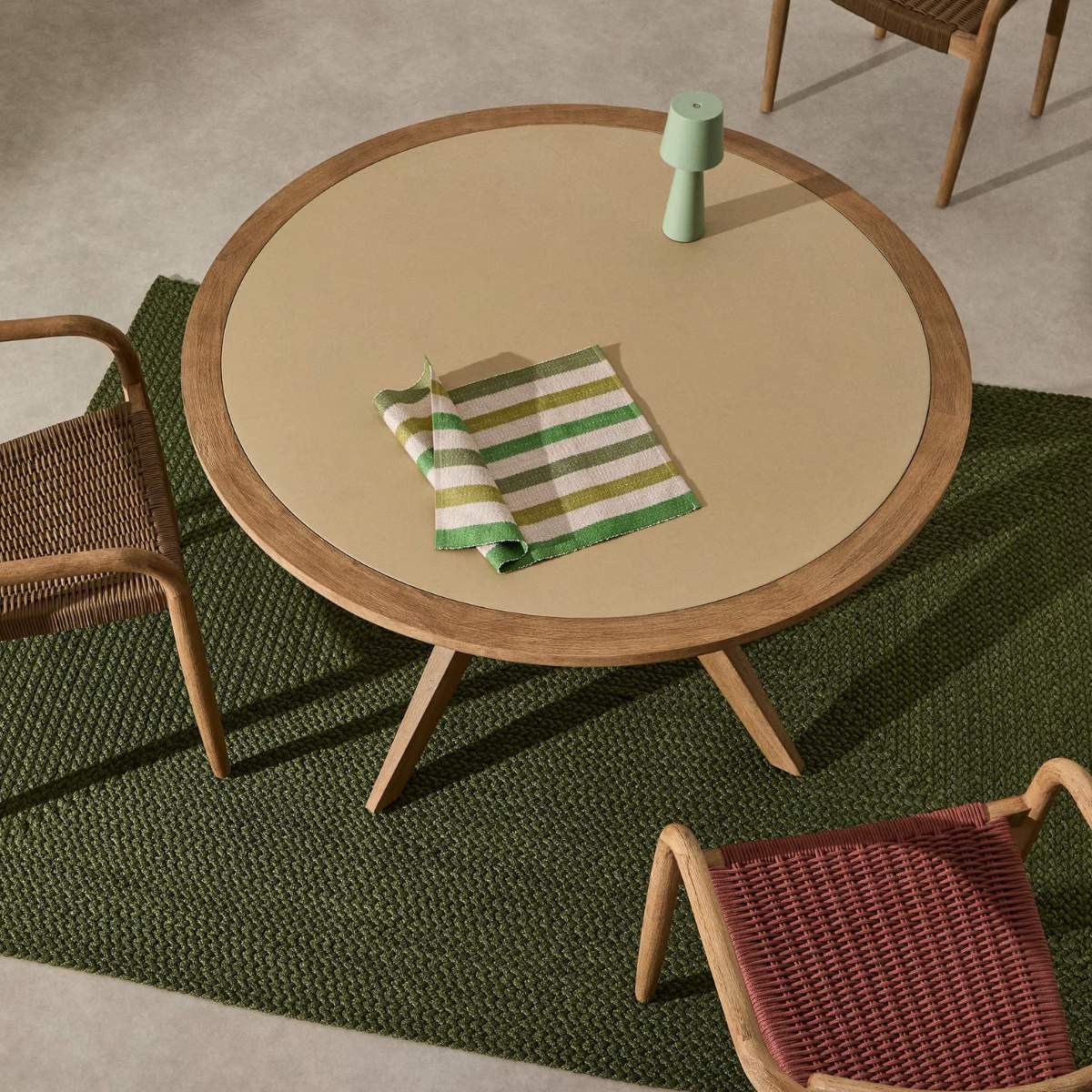 Kave Home Julieta round table in polycement and solid acacia wood Ø 120 cm FSC 100% - Image 7