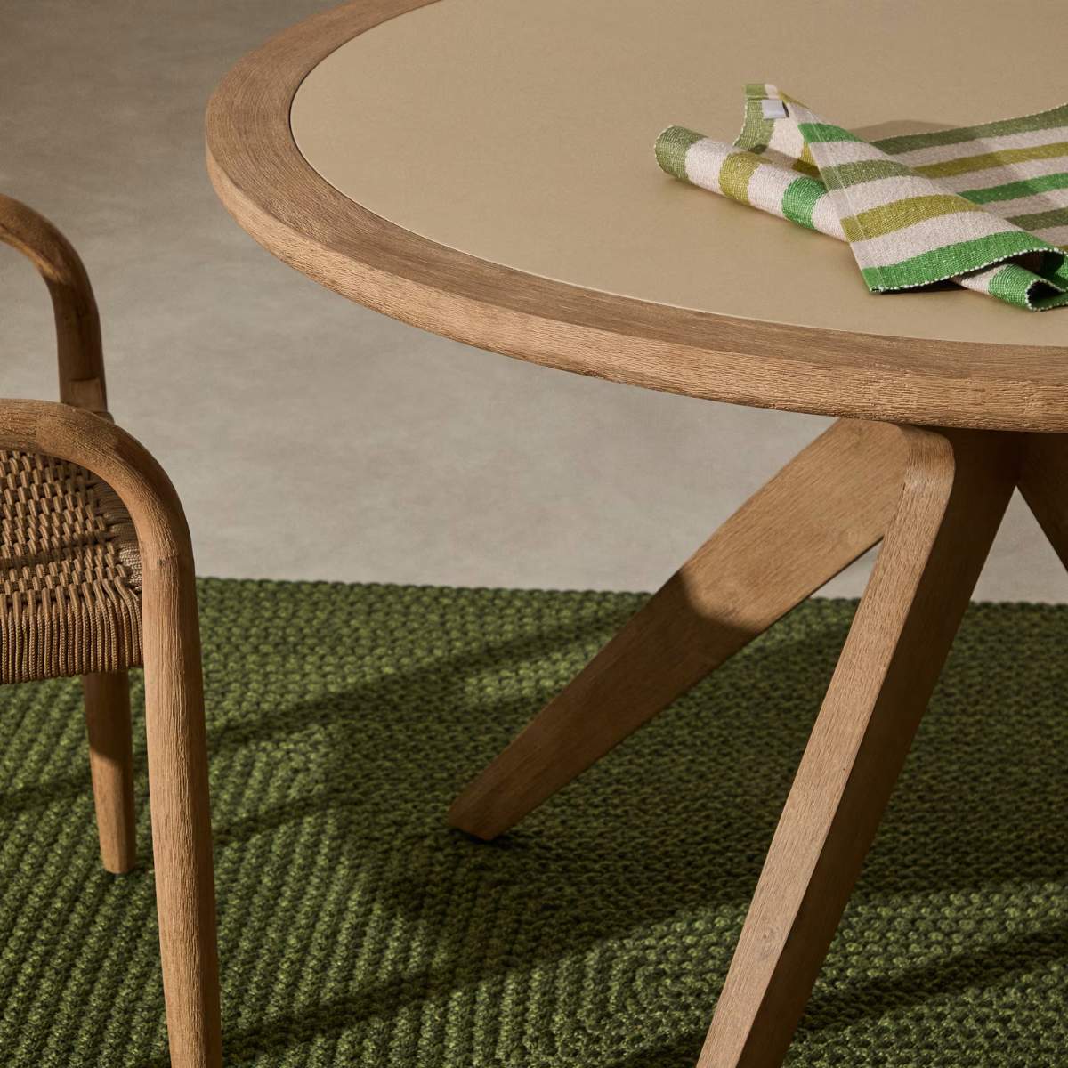 Kave Home Julieta round table in polycement and solid acacia wood Ø 120 cm FSC 100% - Image 8