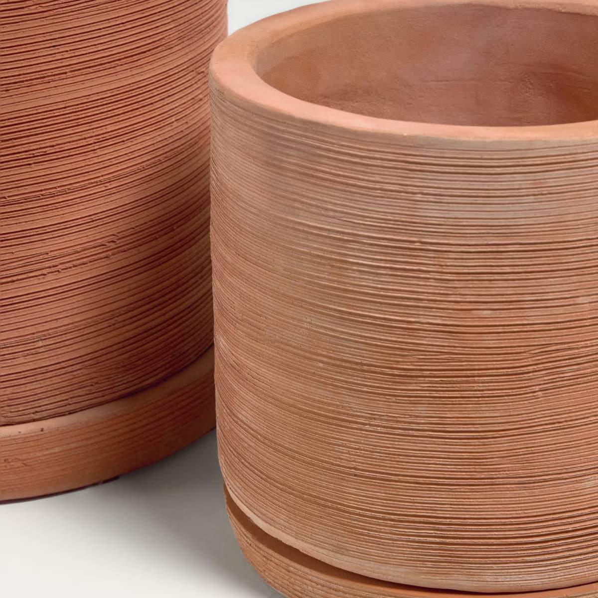 Kave Home Karlina set of 2 terracotta plant pots with dishes, Ø 33 cm / Ø 24 cm - Image 2
