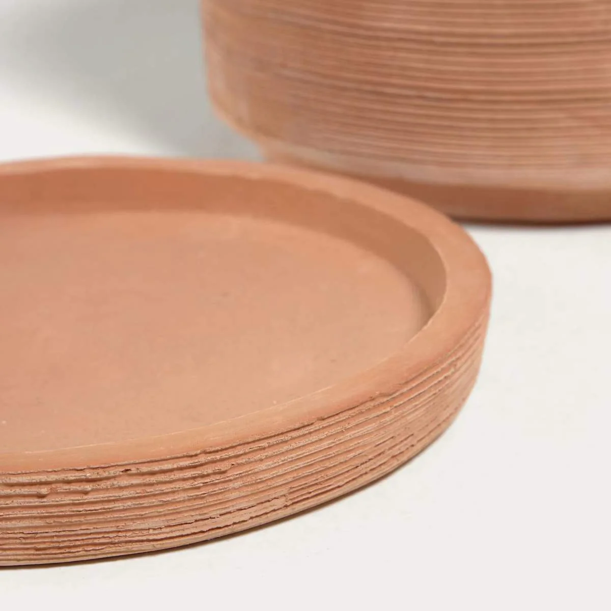 Kave Home Karlina set of 2 terracotta plant pots with dishes, Ø 33 cm / Ø 24 cm - Image 3