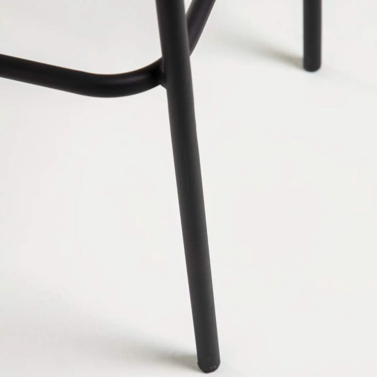 Kave Home Lambton stackable stool in brown rope and black finish steel 74 cm - Image 7