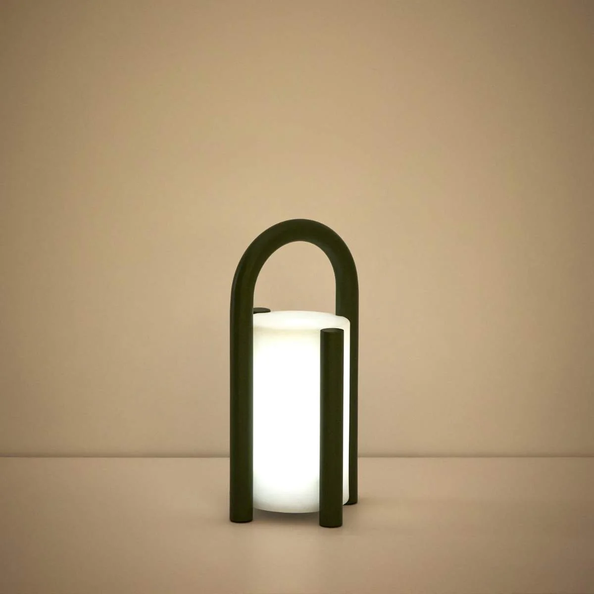 Kave Home Leros small portable table lamp in green polyethylene and steel - Image 18