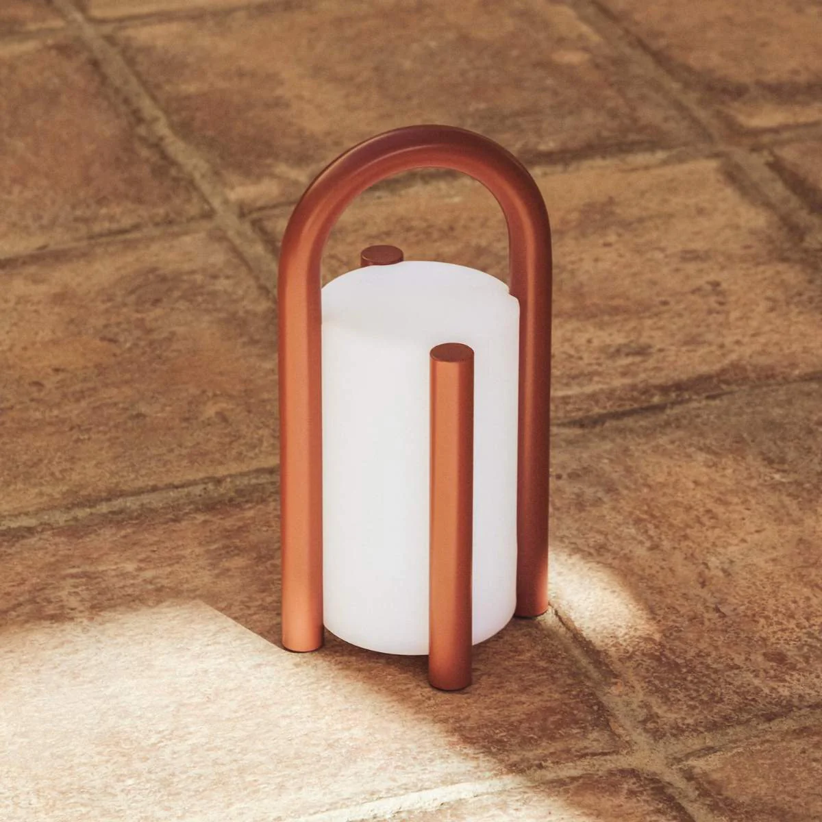 Kave Home Leros small portable table lamp in green polyethylene and steel - Image 22