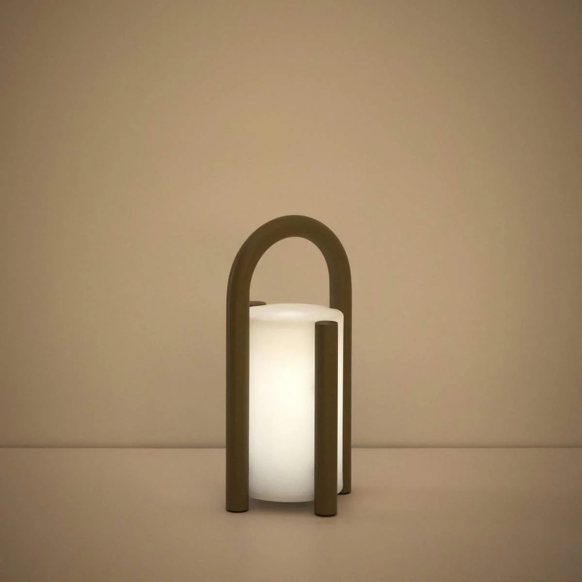 Kave Home Leros small portable table lamp in green polyethylene and steel - Image 31