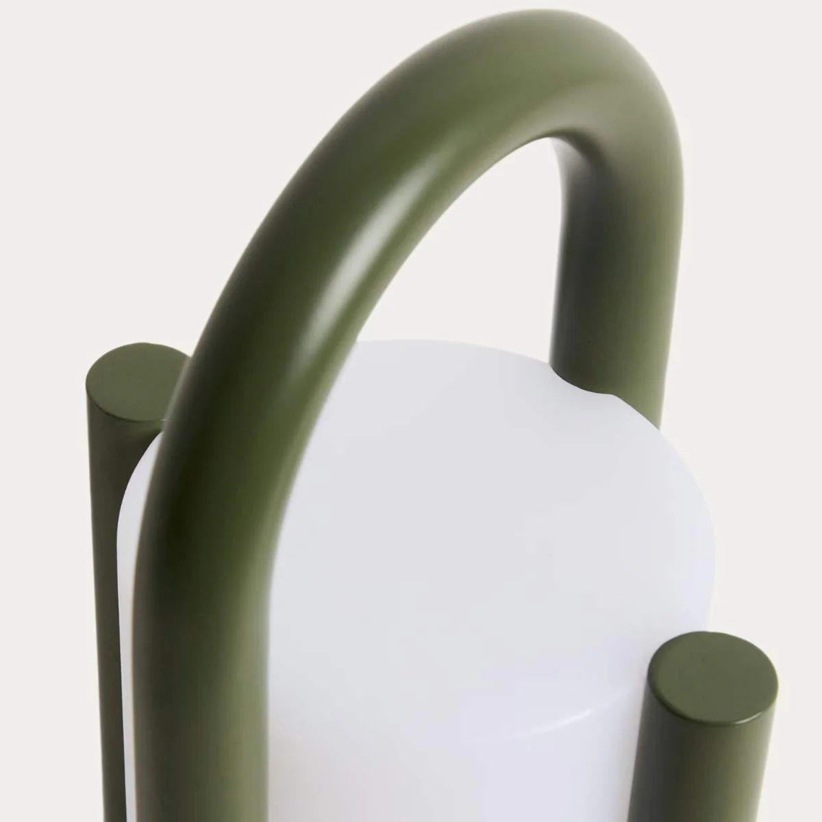 Kave Home Leros small portable table lamp in green polyethylene and steel - Image 4