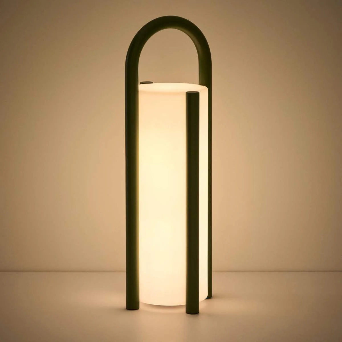 Kave Home Leros large portable table lamp in green polyethylene and steel - Image 19
