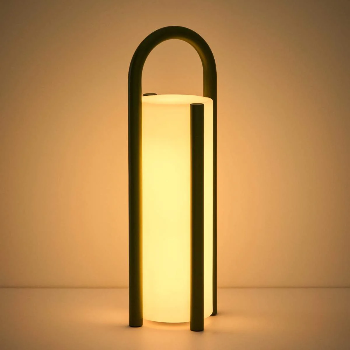 Kave Home Leros large portable table lamp in green polyethylene and steel - Image 21