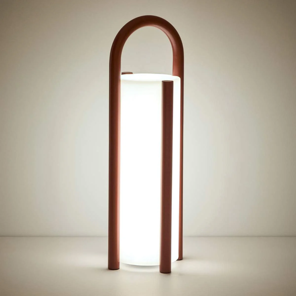 Kave Home Leros large portable table lamp in green polyethylene and steel - Image 23
