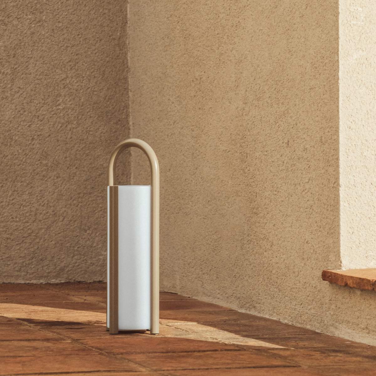 Kave Home Leros large portable table lamp in green polyethylene and steel - Image 28