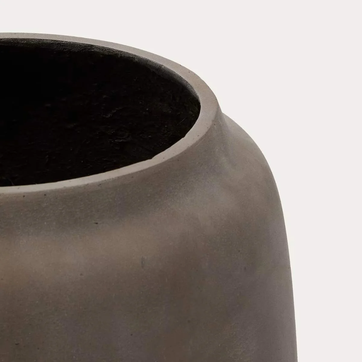 Kave Home Lira terracotta-effect planter Ø53cm - Image 3