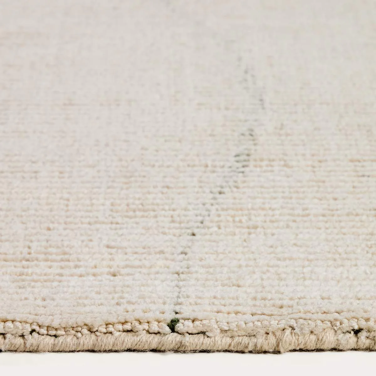 Kave Home Lisdan ecru synthetic fibre rug with green graphic detail 160 x 230cm - Image 3