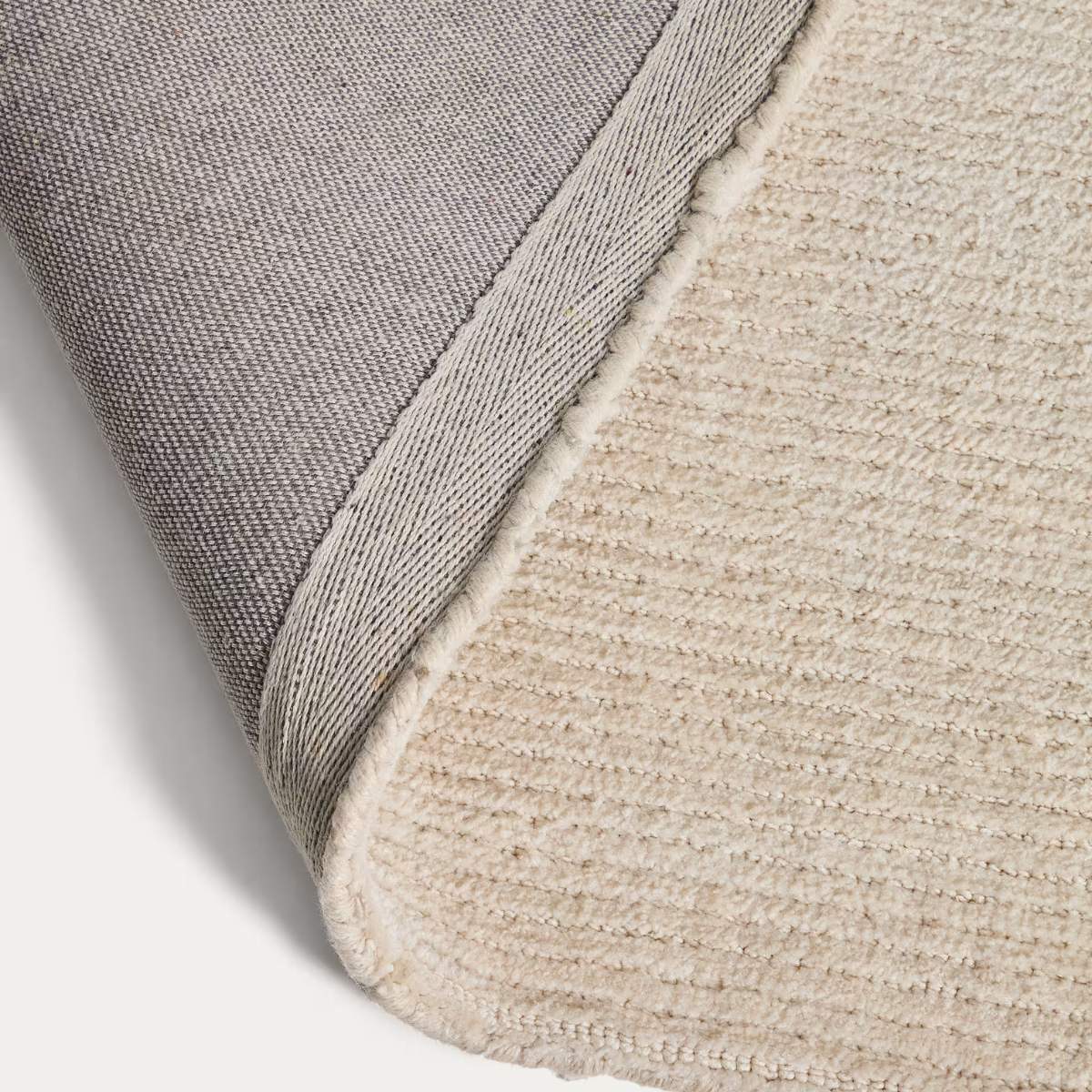 Kave Home Lisdan ecru synthetic fibre rug with green graphic detail 200 x 300cm - Image 4