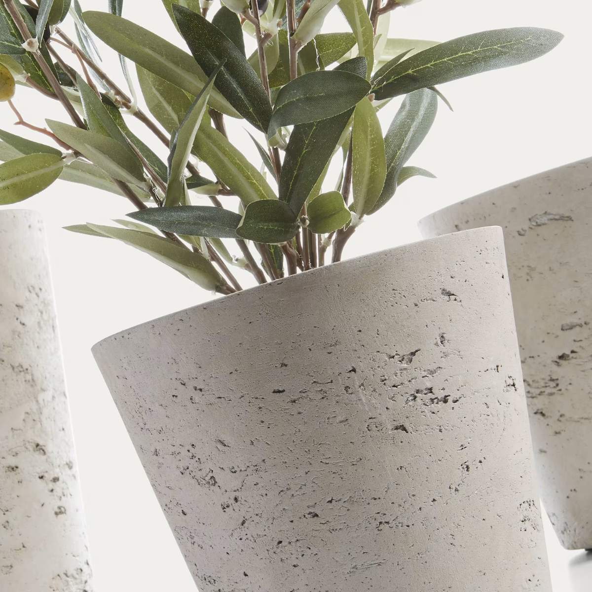 Kave Home Low set of 3 planters grey Ø 23,5 cm / Ø 16,5 cm / Ø 14 cm - Image 2
