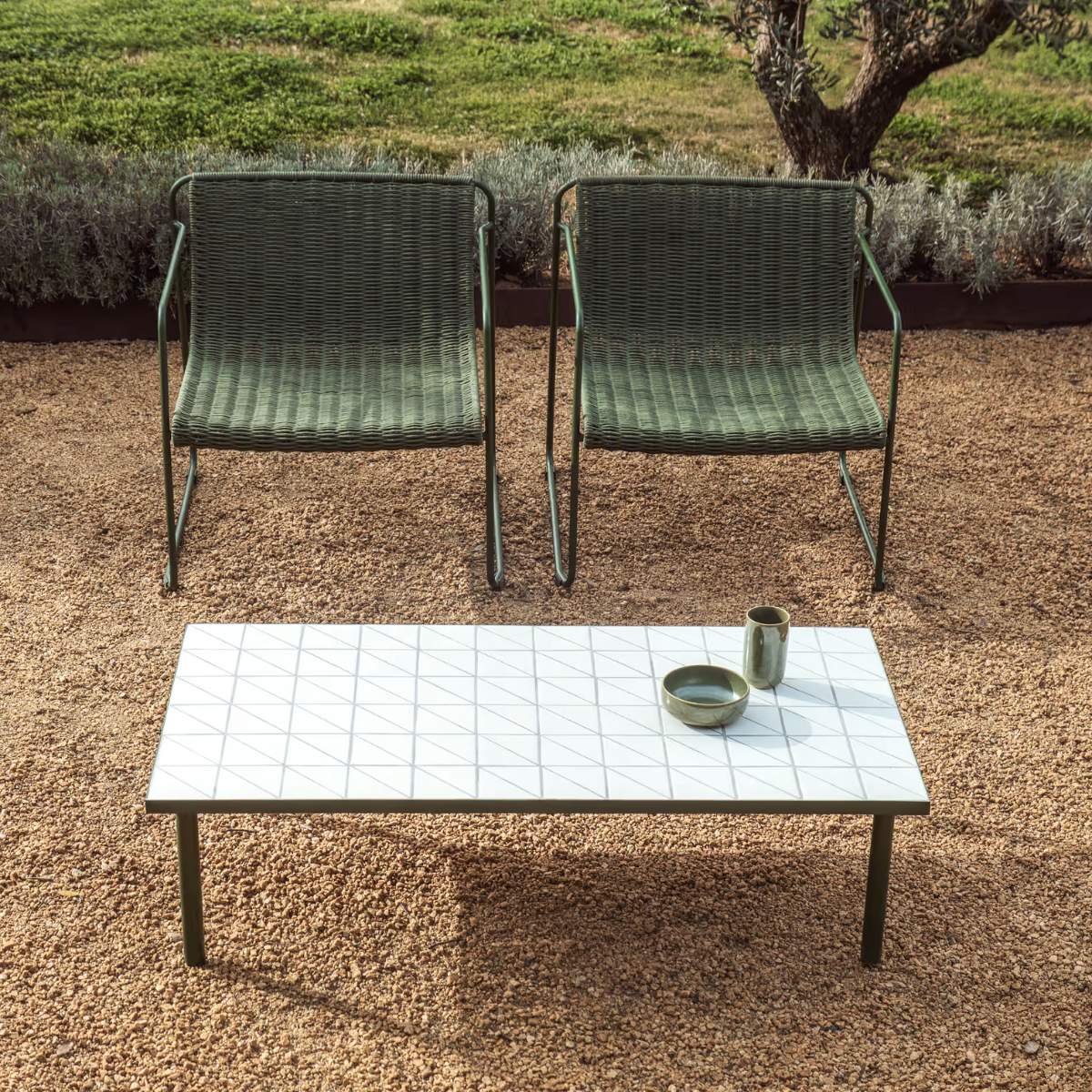 Kave Home Maurina coffee table in green galvanised steel with ecru tiles 122 x 61cm - Image 11