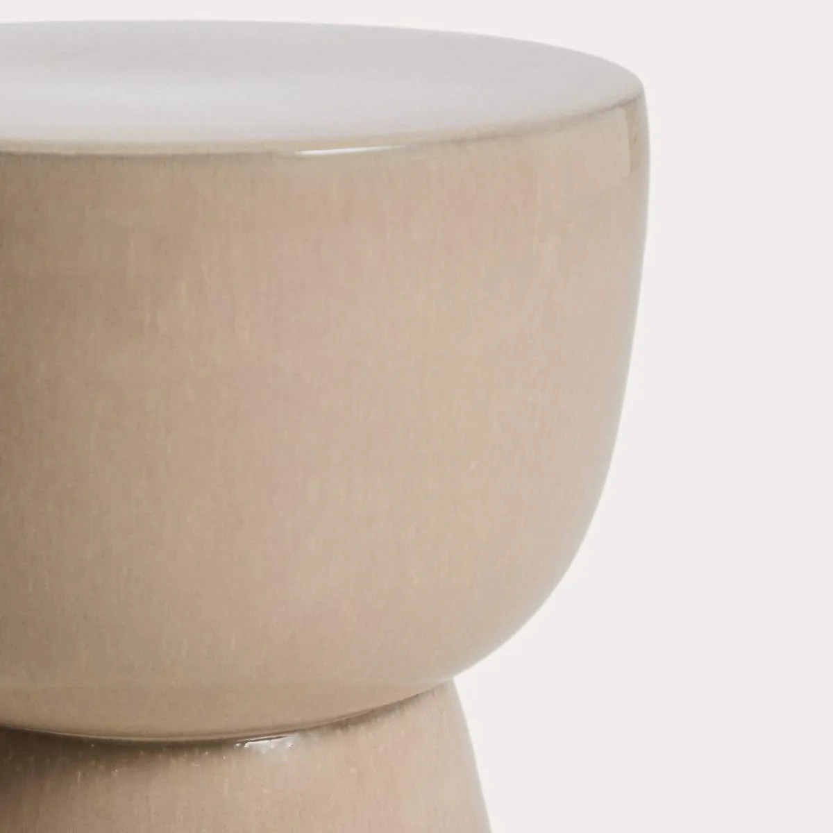 Kave Home Mesquida outdoor side table in ceramic with glazed ecru finish Ø 36cm - Image 4