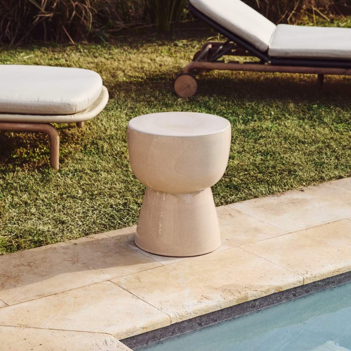 Kave Home Mesquida outdoor side table in ceramic with glazed ecru finish Ø 36cm - Image 6