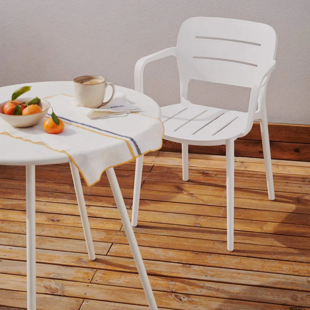 Kave Home Montjoi round outdoor table in steel with a white finish, Ø 70 cm - Image 10