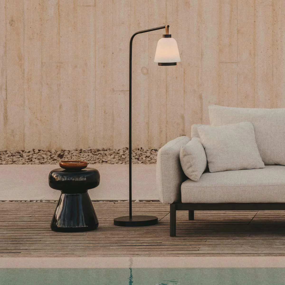 Kave Home Nali floor stand for portable lamps made of metal with a black painted finish - Image 7