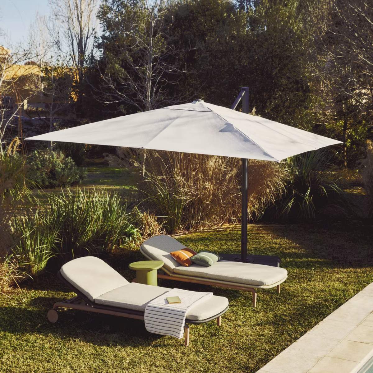 Kave Home Noli beige cantilever parasol with taupe aluminium structure 300 x 300cm - Image 23