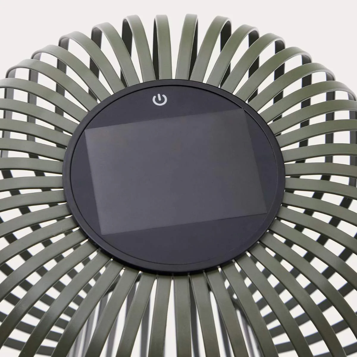 Kave Home Reiba green metal solar floor lamp - Image 4