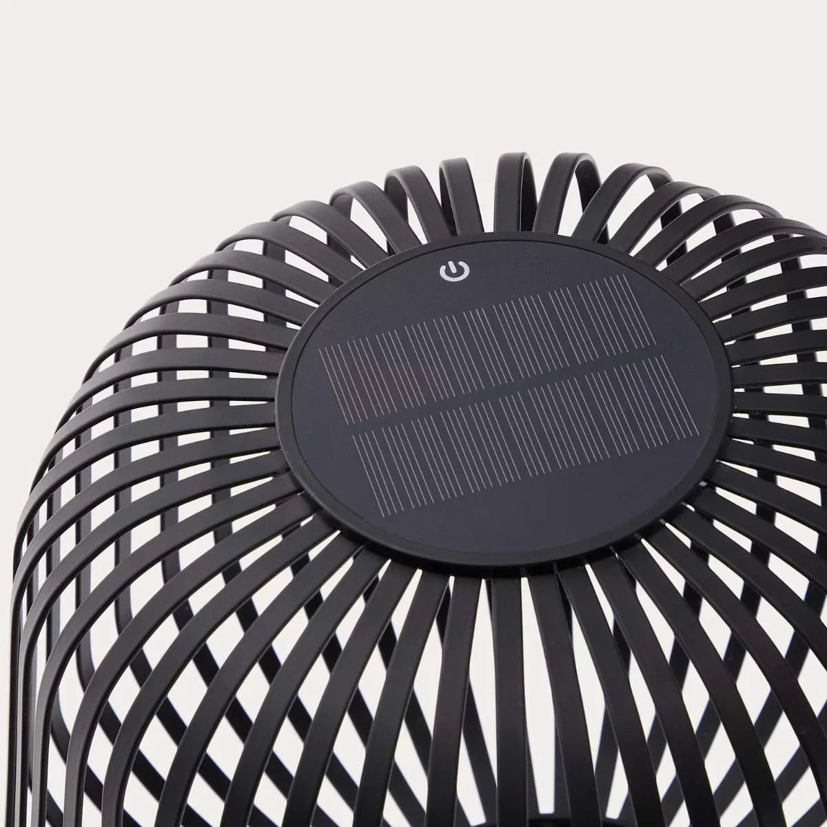 Kave Home Reiba green metal solar floor lamp - Image 8