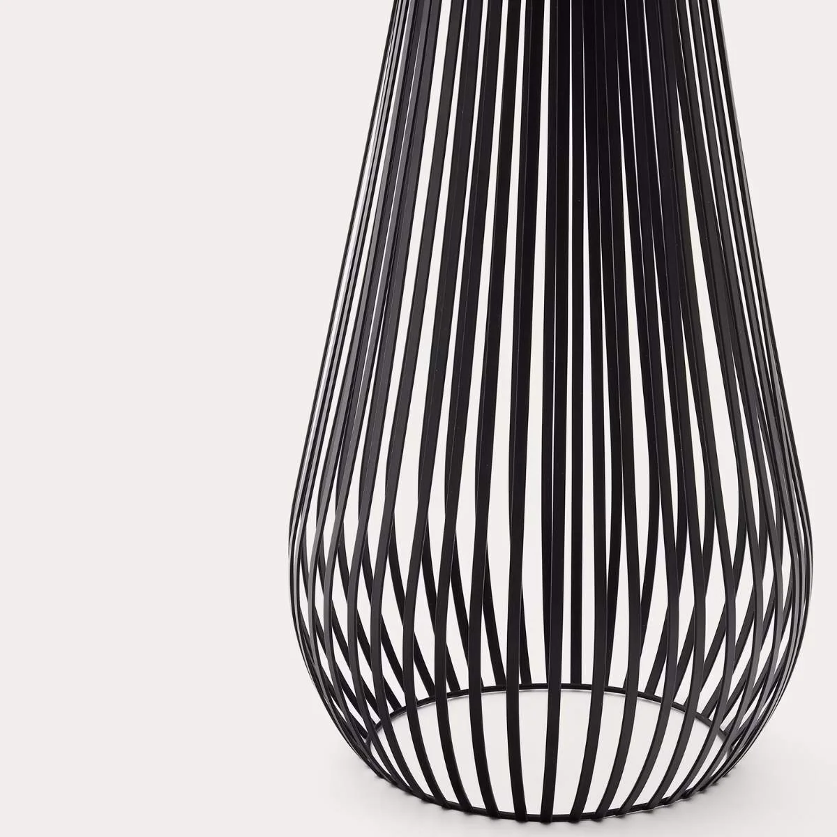 Kave Home Reiba green metal solar floor lamp - Image 9