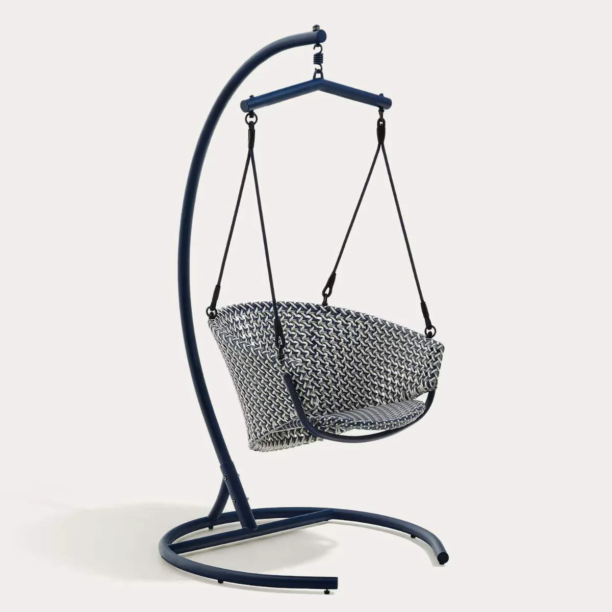 Kave Home Saliga blue hanging armchair with base in aluminium and synthetic rattan