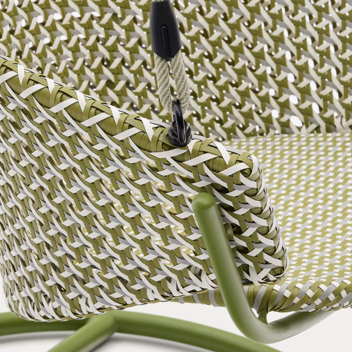 Kave Home Saliga blue hanging armchair with base in aluminium and synthetic rattan - Image 10