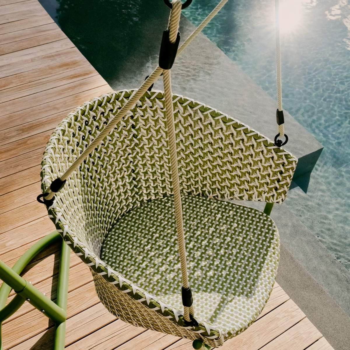 Kave Home Saliga blue hanging armchair with base in aluminium and synthetic rattan - Image 22