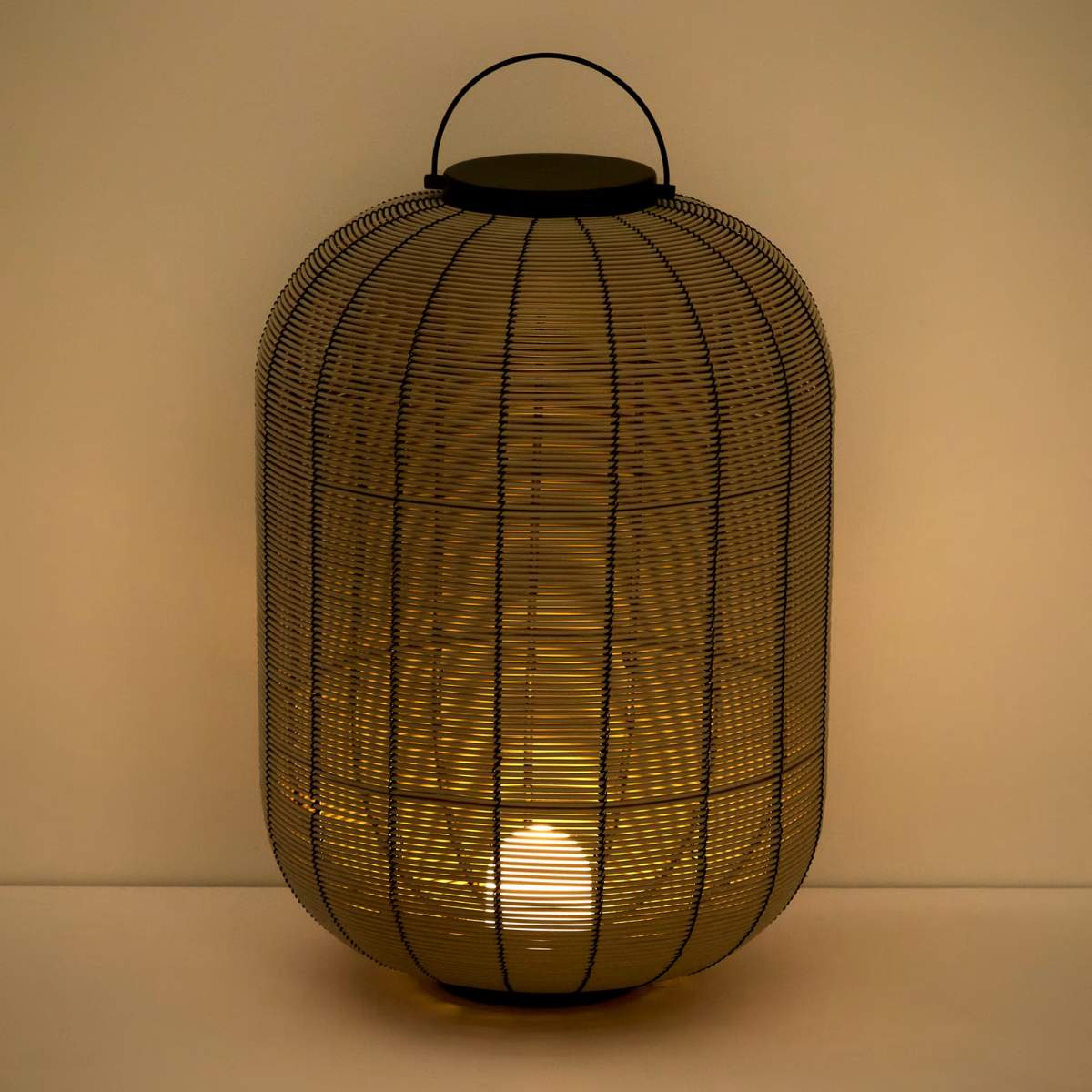 Kave Home Saranella portable LED table lamp in light grey synthetic rattan - Image 7