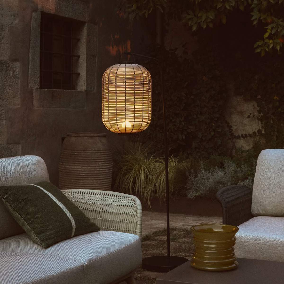 Kave Home Saranella portable LED table lamp in light grey synthetic rattan - Image 9
