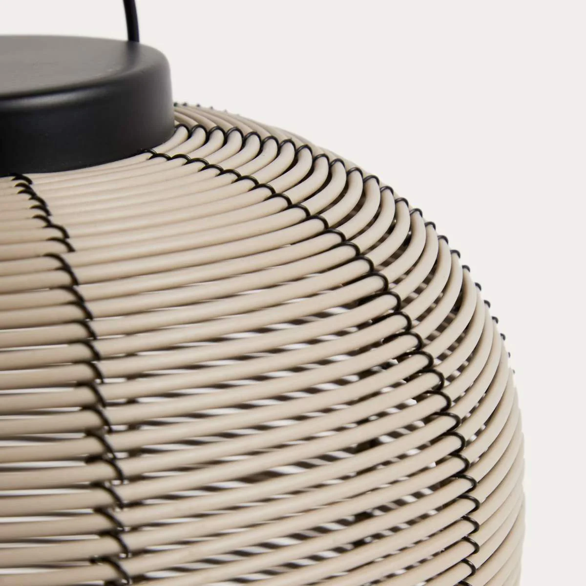 Kave Home Saranella small portable LED table lamp in light grey synthetic rattan - Image 3