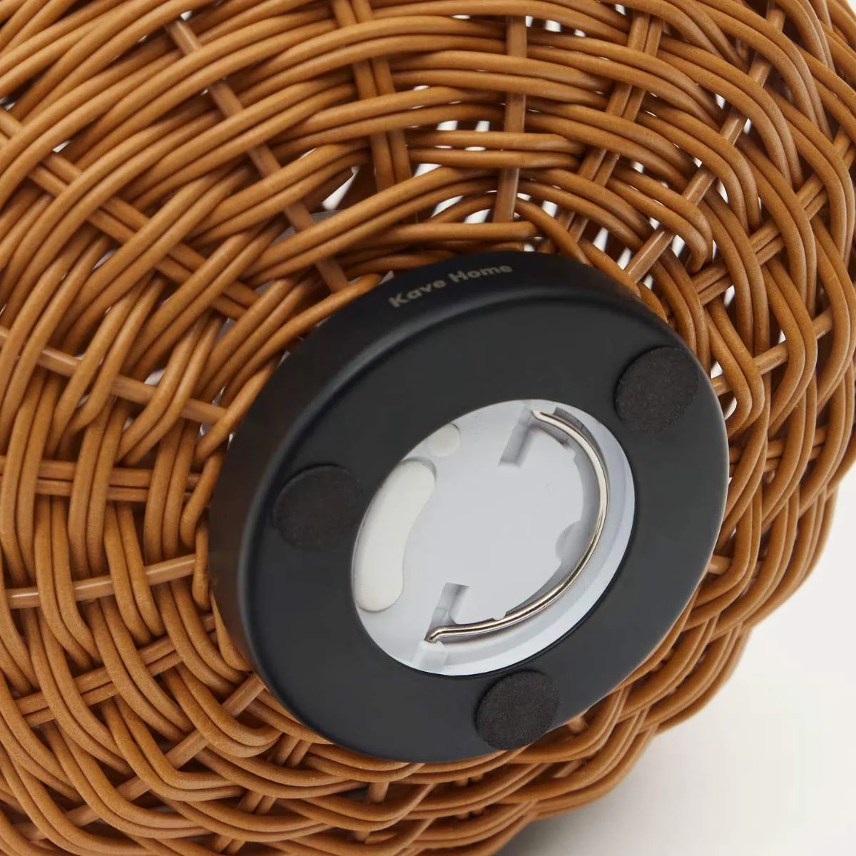 Kave Home Saranella portable table lamp in black polyrattan - Image 8