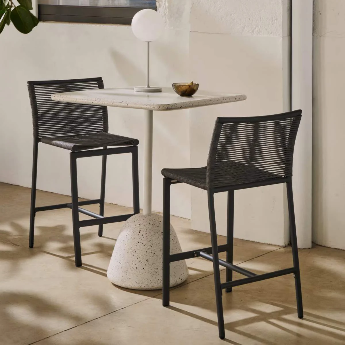 Kave Home Saura high bar table in white terrazzo with a white terrazzo top, 95 x 70 x 70 cm - Image 9