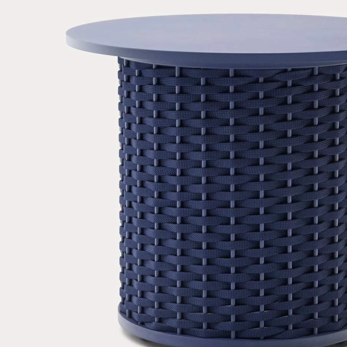 Kave Home Sedalis outdoor side table in aluminium and taupe rope cord Ø50cm - Image 7