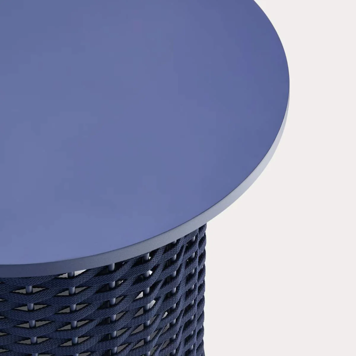 Kave Home Sedalis outdoor side table in aluminium and taupe rope cord Ø50cm - Image 8