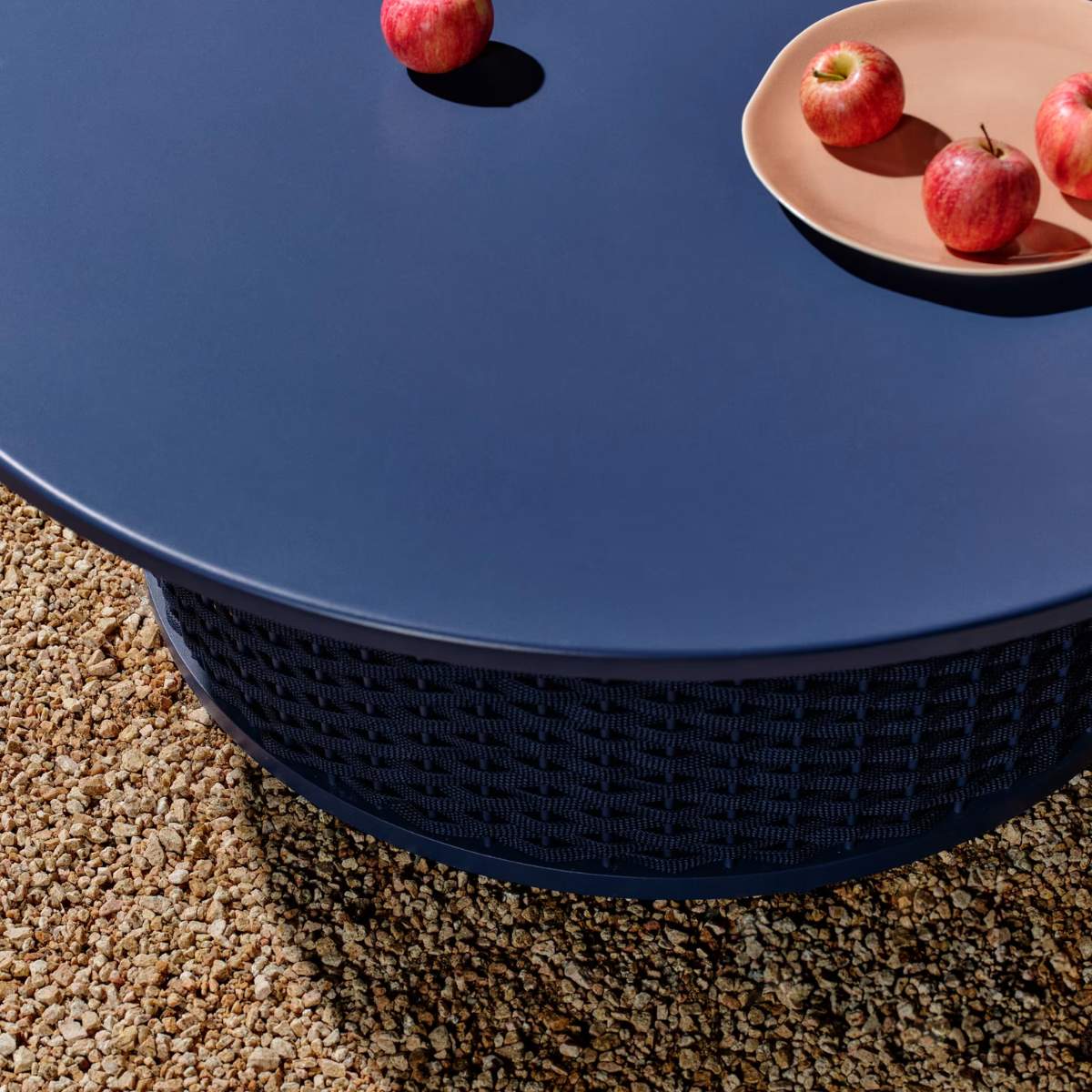 Kave Home Sedalis outdoor coffee table in aluminium with blue rope cord Ø99 cm - Image 11