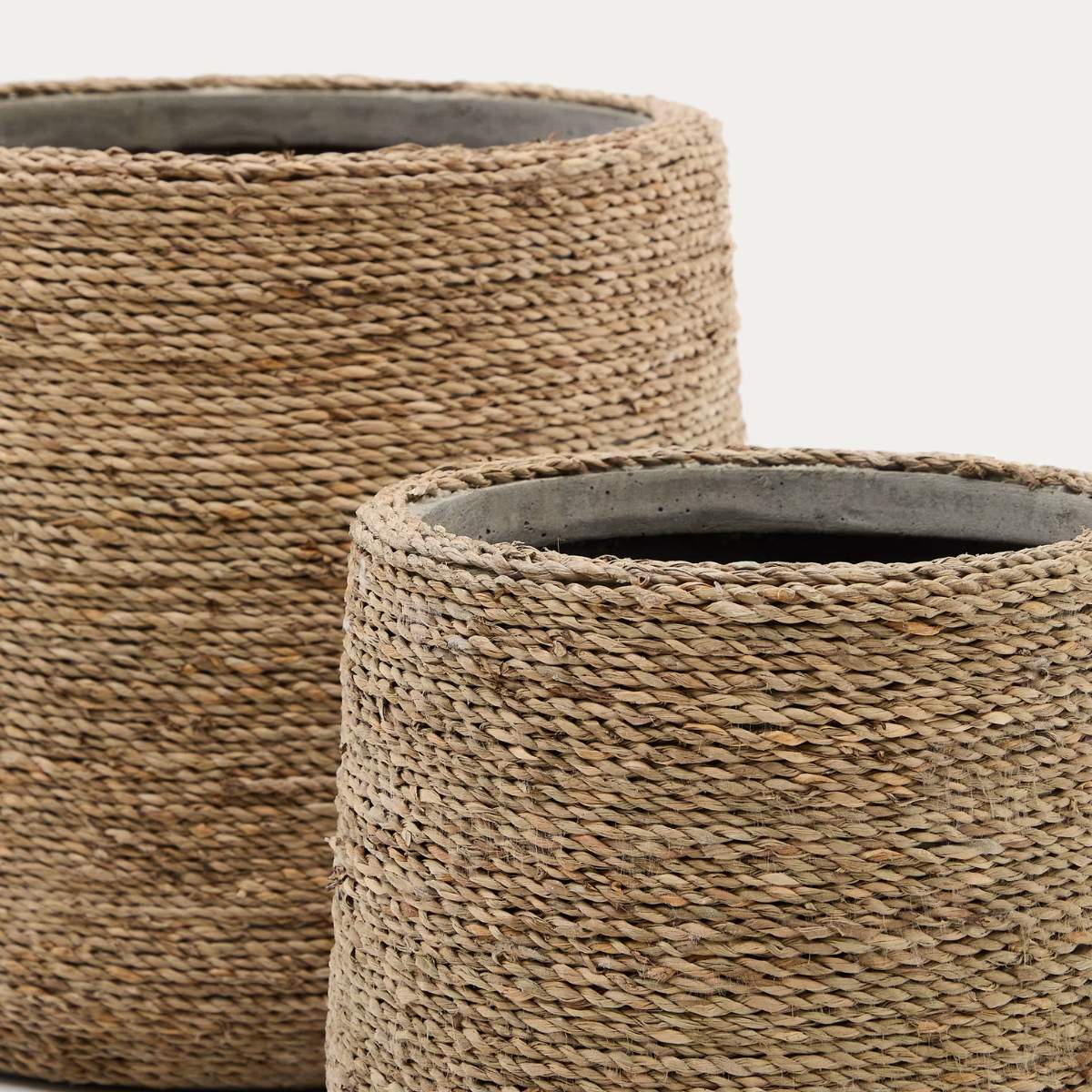 Kave Home Sigal set of 2 cement plant pots in a natural finish, Ø 24 cm / 31 cm - Image 2
