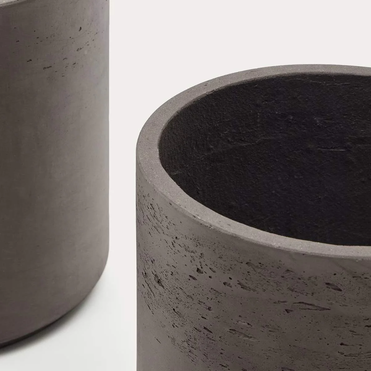 Kave Home Sintina set of 3 grey cement and fiberglass plant pots Ø 23 cm / Ø 27.5 cm / 32 cm - Image 3