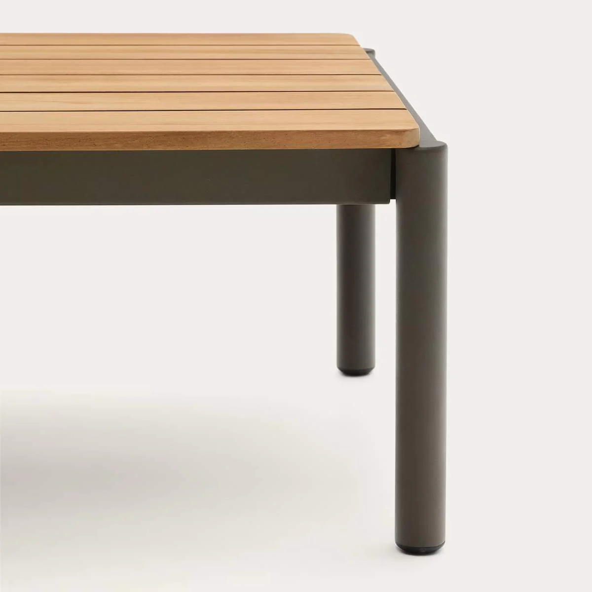 Kave Home Sorells coffee table in green aluminum and teak wood 63 x 144,6 cm FSC 100% - Image 5