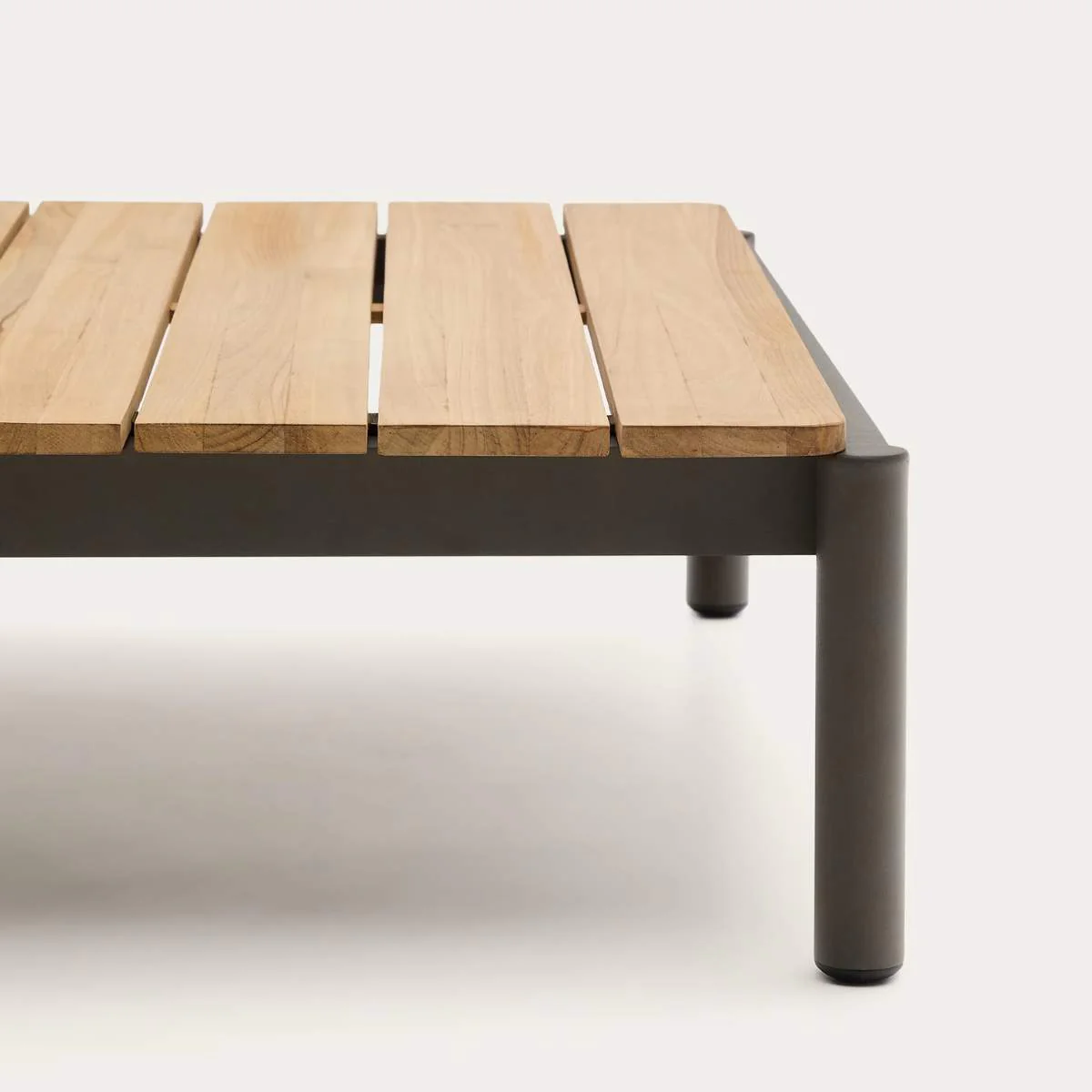 Kave Home Sorells coffee table in green aluminum and teak wood 89 x 91 cm FSC 100% - Image 5