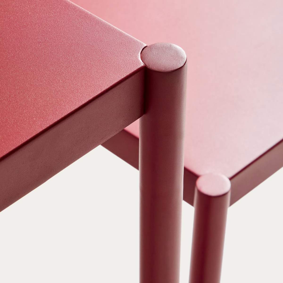 Kave Home Sotil Set of 2 Benches and Galvanized Steel Table with Garnet Finish 183 x 83 cm - Image 4