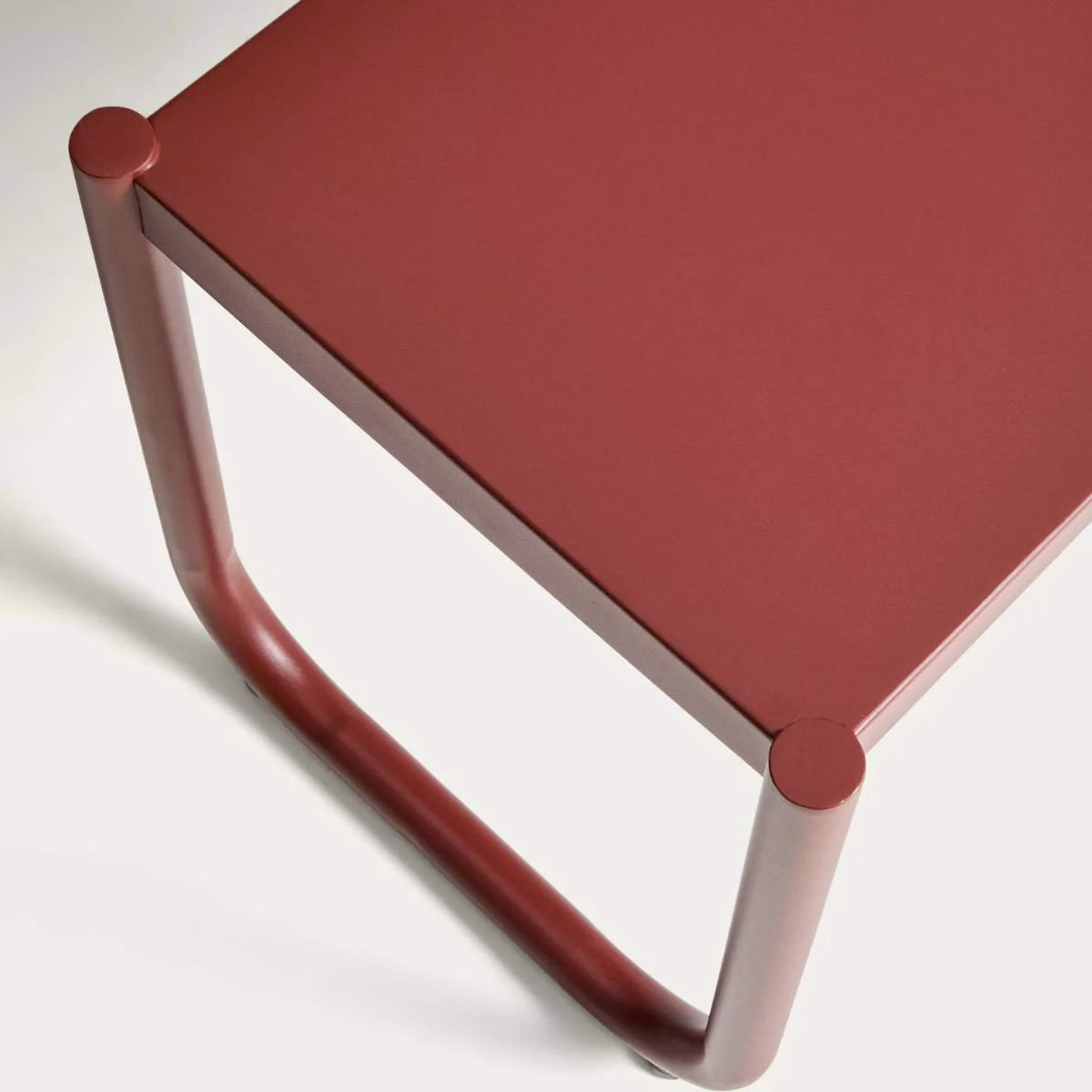 Kave Home Sotil Set of 2 Benches and Galvanized Steel Table with Garnet Finish 183 x 83 cm - Image 5